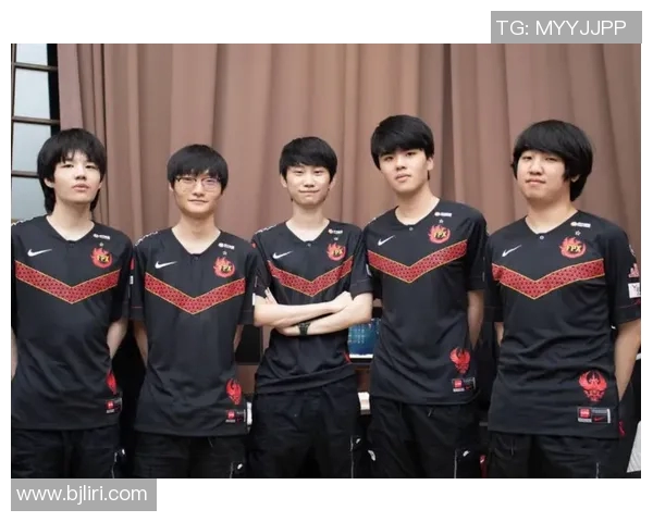 S15电竞赛后分析JDG与FPX对决中的战术意识与团队配合探讨